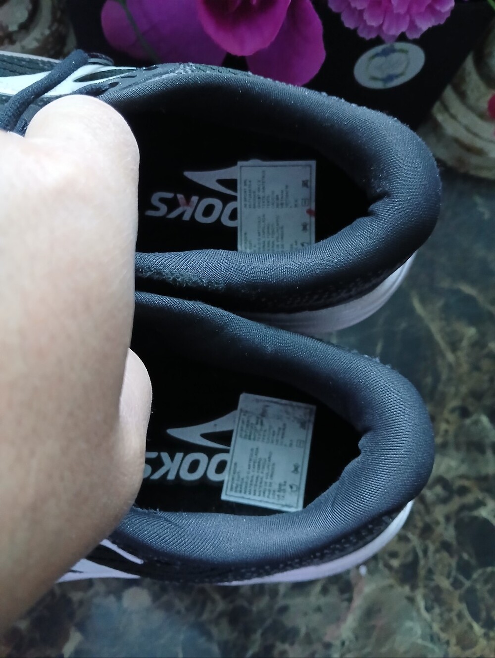 Brooks Ghost Max 2 Super Comfort/Athletic Medical Field Shoes Size 7 for Women - Picture 14 of 14
